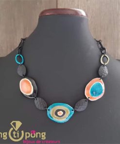 Collier noir mat avec émail orange et bleu