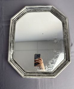 Ancien miroir octogonal en étain vintage