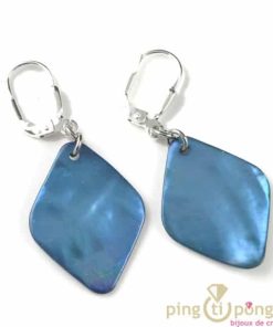Bijoux en nacre et argent massif – Boucles d&rsquo;oreilles losange bleu acidulé – les indispensables de « La petite Sardine »